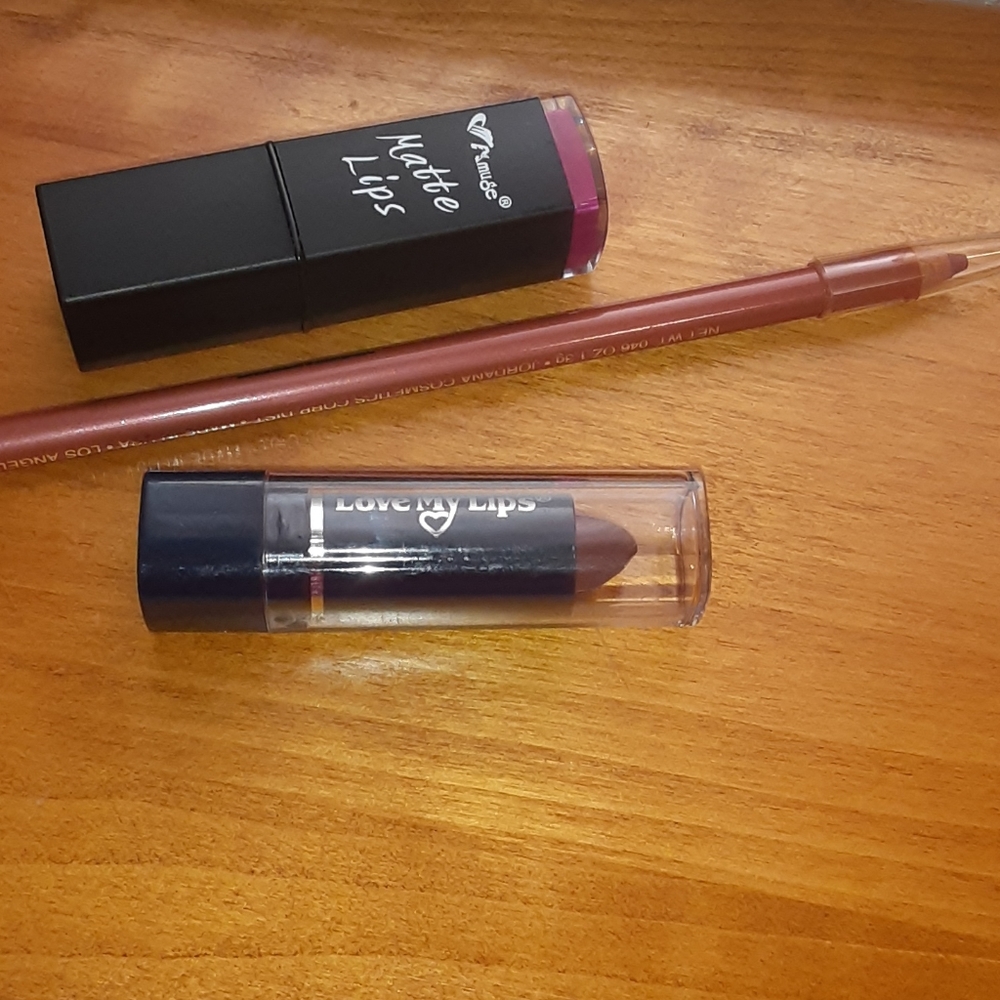 Lipstick - Picture 3 of 3